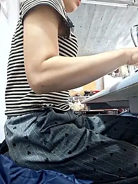 irina hana online show from November 11, 2025, 6:46 am