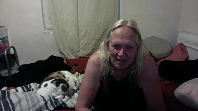OldLadySara online show from May 27, 2026, 11:29 am
