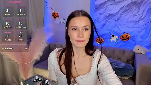 Aria Mila online show from October 24, 2025, 11:28 am