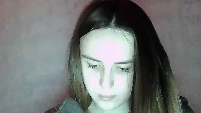 SweetLoraa online show from April 13, 2026, 7:41 pm