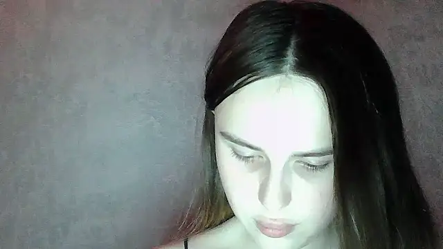 SweetLoraa online show from July 7, 2026, 7:51 pm