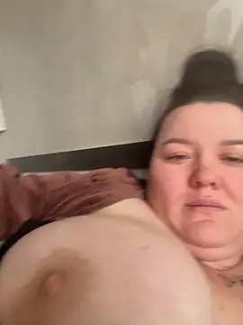 SunnyLeila2101 online show from December 5, 2025, 9:51 am