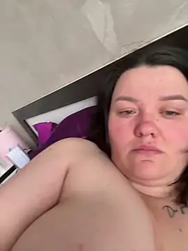 SunnyLeila2101 online show from April 8, 2026, 4:12 am