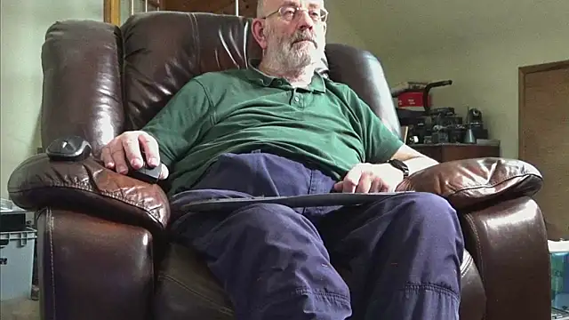 Snapshot of janzer13 chatting on March 12, 2026, 2:01 pm janzer13 online show from March 12, 2026, 2:01 pm