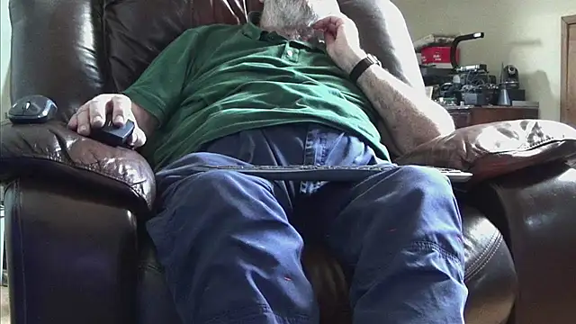 Snapshot of janzer13 chatting on March 27, 2026, 2:39 pm janzer13 online show from March 27, 2026, 2:39 pm