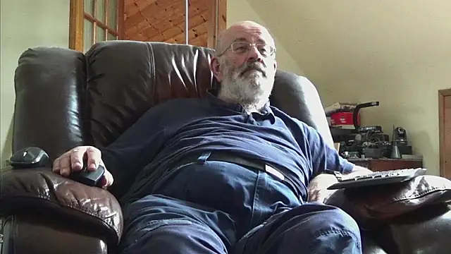 Snapshot of janzer13 chatting on April 4, 2026, 12:46 pm janzer13 online show from April 4, 2026, 12:46 pm