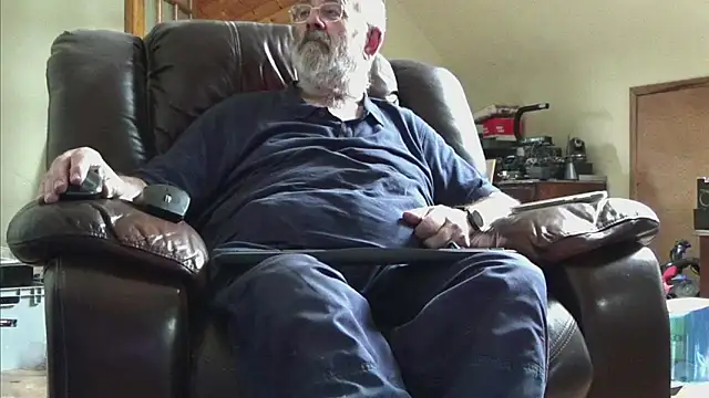 Snapshot of janzer13 chatting on May 5, 2026, 1:41 pm janzer13 online show from May 5, 2026, 1:41 pm