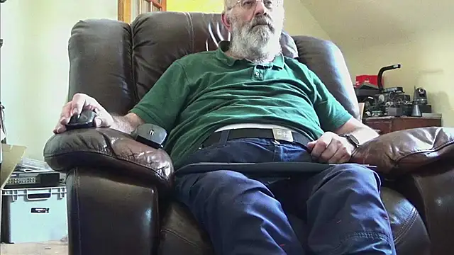 Snapshot of janzer13 chatting on May 23, 2026, 1:15 pm janzer13 online show from May 23, 2026, 1:15 pm