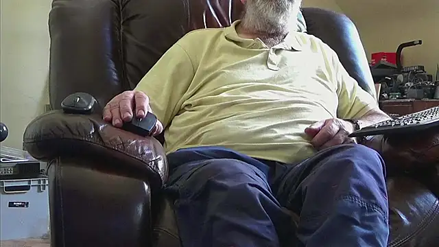 Snapshot of janzer13 chatting on May 27, 2026, 12:57 pm janzer13 online show from May 27, 2026, 12:57 pm