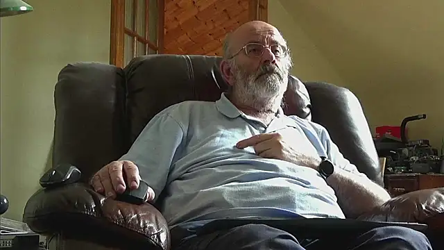 Snapshot of janzer13 chatting on May 31, 2026, 1:51 pm janzer13 online show from May 31, 2026, 1:51 pm