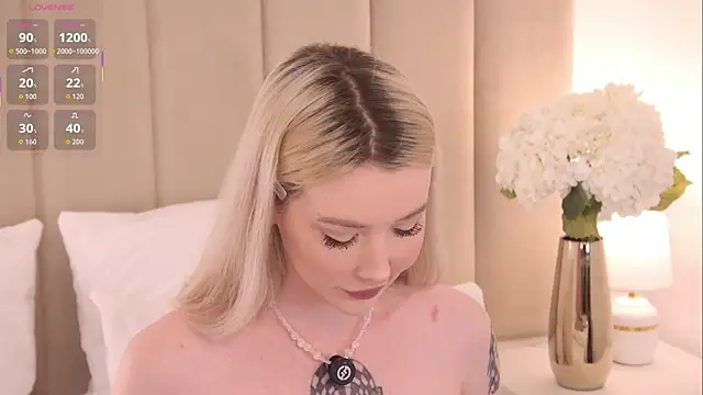 Snapshot of Nesolla chatting on October 6, 2025, 7:22 pm Nesolla online show from October 6, 2025, 7:22 pm