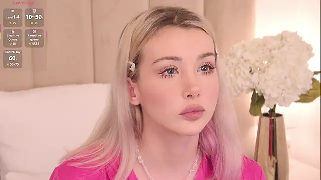 Snapshot of Nesolla chatting on October 20, 2025, 7:03 pm Nesolla online show from October 20, 2025, 7:03 pm