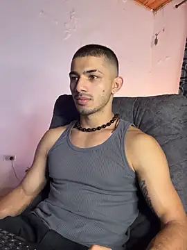 ArturoCardona  online show from October 3, 2025, 12:35 pm