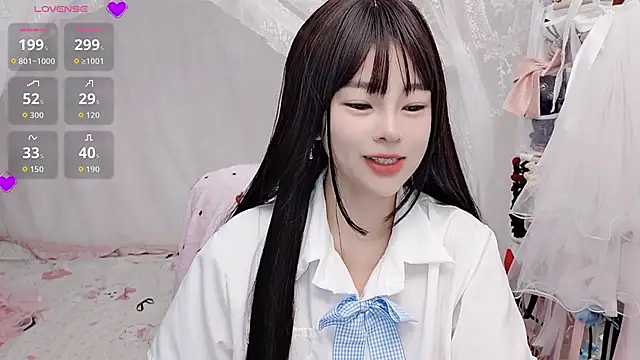 Snapshot of 9aunatiis chatting on February 18, 2026, 9:22 pm 9aunatiis online show from February 18, 2026, 9:22 pm