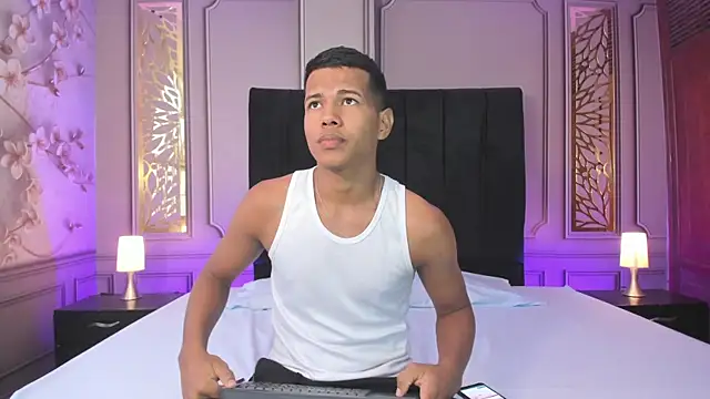 KingStark  online show from November 7, 2025, 1:33 pm