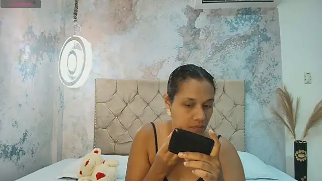 Snapshot of DarcyMooree chatting on October 4, 2025, 12:36 pm DarcyMooree online show from October 4, 2025, 12:36 pm