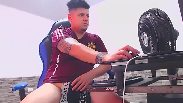 mister cum1999 online show from February 4, 2026, 7:31 pm