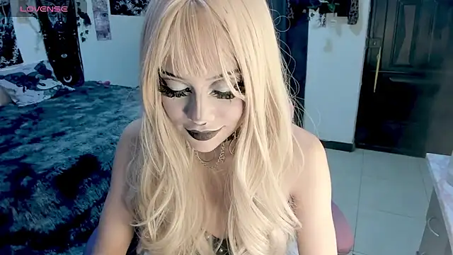 GothKitten666 online show from April 18, 2026, 2:26 am