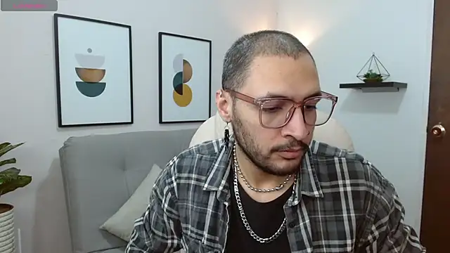   Damian    online show from November 4, 2025, 11:26 pm