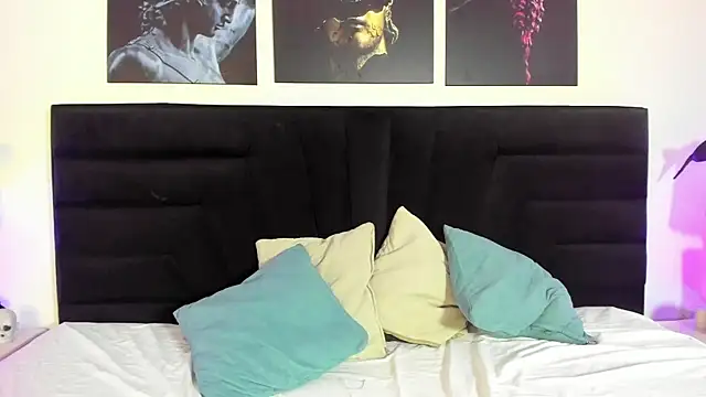 Snapshot of BellaRoux1 chatting on October 28, 2025, 12:09 pm BellaRoux1 online show from October 28, 2025, 12:09 pm