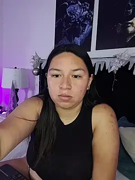 Snapshot of BellaRoux1 chatting on November 18, 2025, 12:31 pm BellaRoux1 online show from November 18, 2025, 12:31 pm