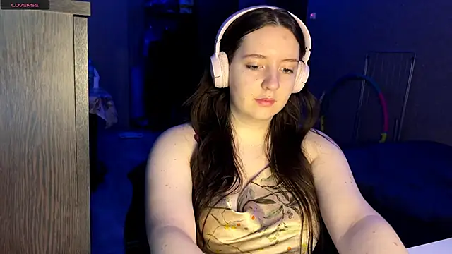 LauretteRagar online show from November 14, 2025, 6:17 pm