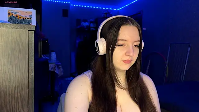 LauretteRagar online show from December 5, 2025, 5:31 pm