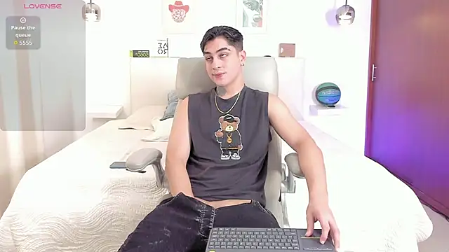 Thiago winteer online show from November 26, 2025, 5:41 am