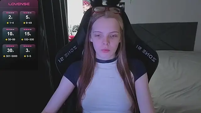 Luna Navy online show from October 25, 2025, 9:06 am