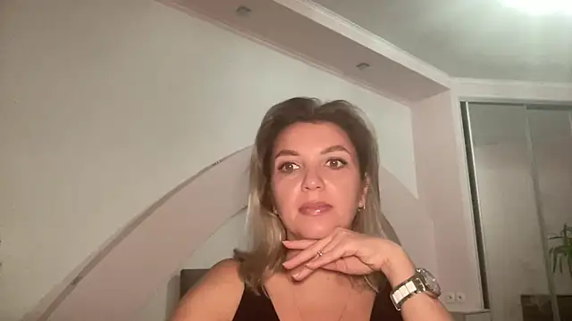 Snapshot of Beautysoul_ chatting on October 2, 2025, 3:52 pm Beautysoul online show from October 2, 2025, 3:52 pm