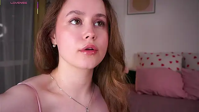 SusannaScholler online show from May 24, 2026, 10:48 pm