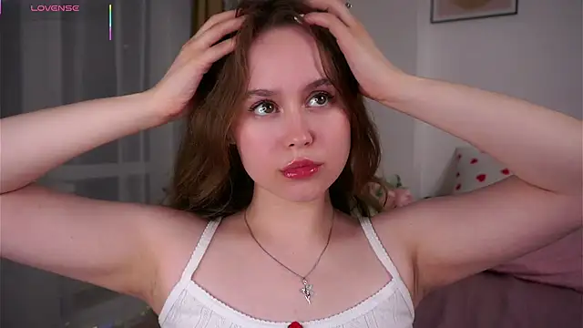 SusannaScholler online show from May 27, 2026, 10:40 pm