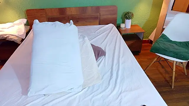 Chocolatte dreams online show from September 23, 2025, 1:14 pm