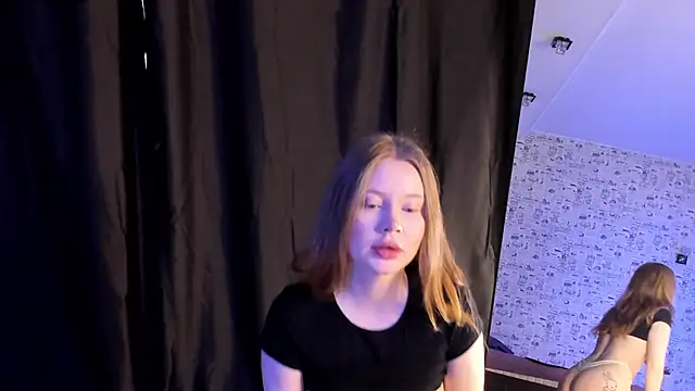 Snapshot of Lillie_Berry chatting on October 4, 2025, 4:43 am Lillie Berry online show from October 4, 2025, 4:43 am