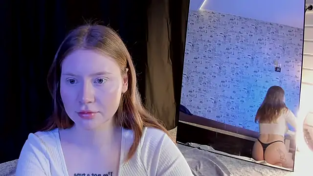 Snapshot of Lillie_Berry chatting on October 9, 2025, 4:54 am Lillie Berry online show from October 9, 2025, 4:54 am