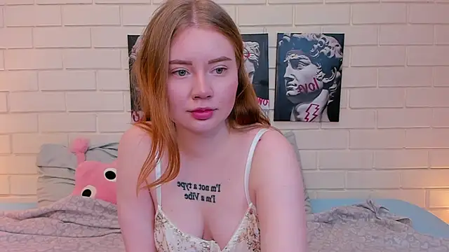 Snapshot of Lillie_Berry chatting on October 17, 2025, 4:59 am Lillie Berry online show from October 17, 2025, 4:59 am