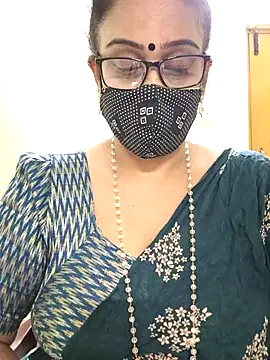 sweet-lotus online show from November 9, 2025, 5:06 am