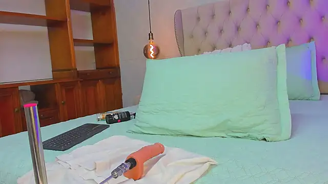 Tatihornyy online show from October 28, 2025, 11:25 am