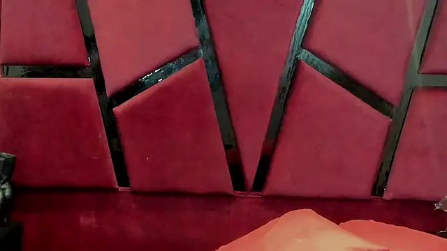 AlliceJelany online show from November 13, 2025, 7:24 pm