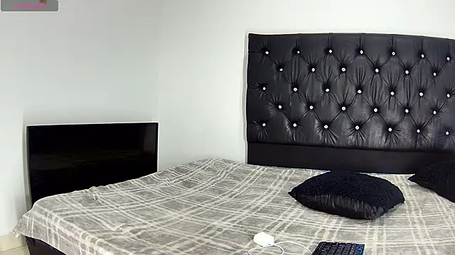 shantall ebony1 online show from September 12, 2025, 9:31 am