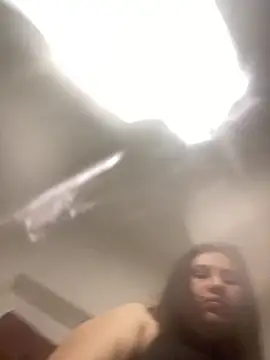 victoriadaniela online show from December 4, 2025, 2:32 am