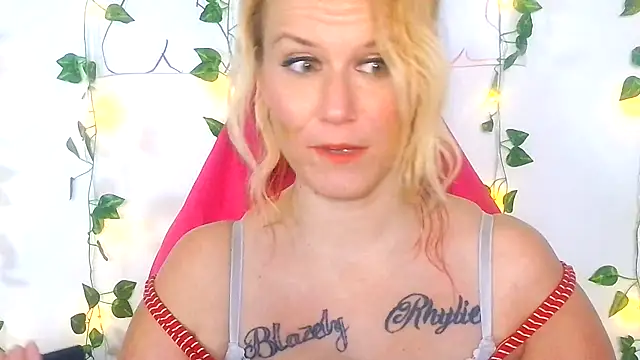 RhondaRump online show from May 7, 2026, 8:58 pm