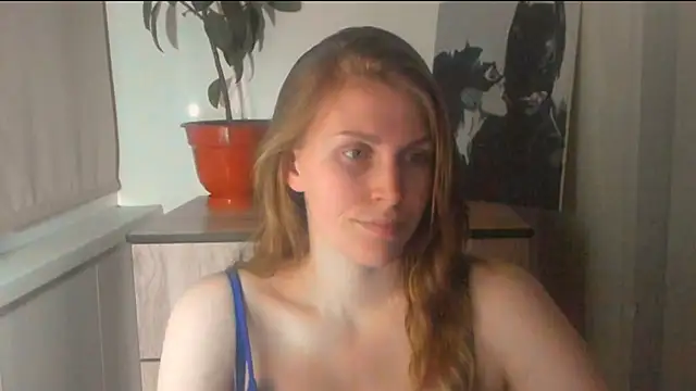 Snapshot of JuliaMuuun chatting on April 4, 2026, 8:50 pm JuliaMuuun online show from April 4, 2026, 8:50 pm