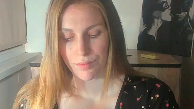 Snapshot of JuliaMuuun chatting on April 10, 2026, 8:35 pm JuliaMuuun online show from April 10, 2026, 8:35 pm