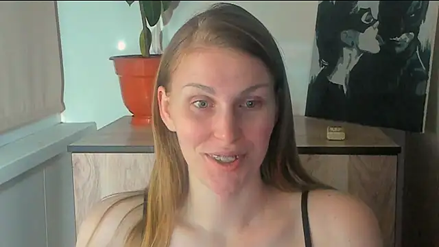 Snapshot of JuliaMuuun chatting on April 16, 2026, 9:15 pm JuliaMuuun online show from April 16, 2026, 9:15 pm
