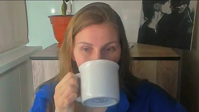 Snapshot of JuliaMuuun chatting on April 19, 2026, 8:00 pm JuliaMuuun online show from April 19, 2026, 8:00 pm