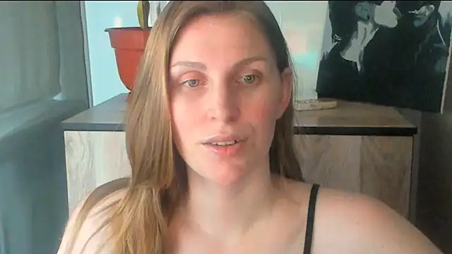 Snapshot of JuliaMuuun chatting on April 24, 2026, 7:27 pm JuliaMuuun online show from April 24, 2026, 7:27 pm