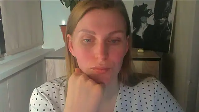 Snapshot of JuliaMuuun chatting on April 28, 2026, 9:31 pm JuliaMuuun online show from April 28, 2026, 9:31 pm
