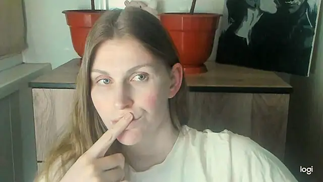 Snapshot of JuliaMuuun chatting on May 11, 2026, 9:45 pm JuliaMuuun online show from May 11, 2026, 9:45 pm