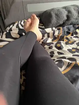 Snapshot of feetwithlottielou chatting on October 11, 2025, 12:47 pm feetwithlottielou online show from October 11, 2025, 12:47 pm